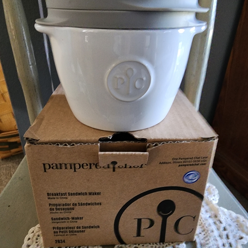 Breakfast sandwich maker